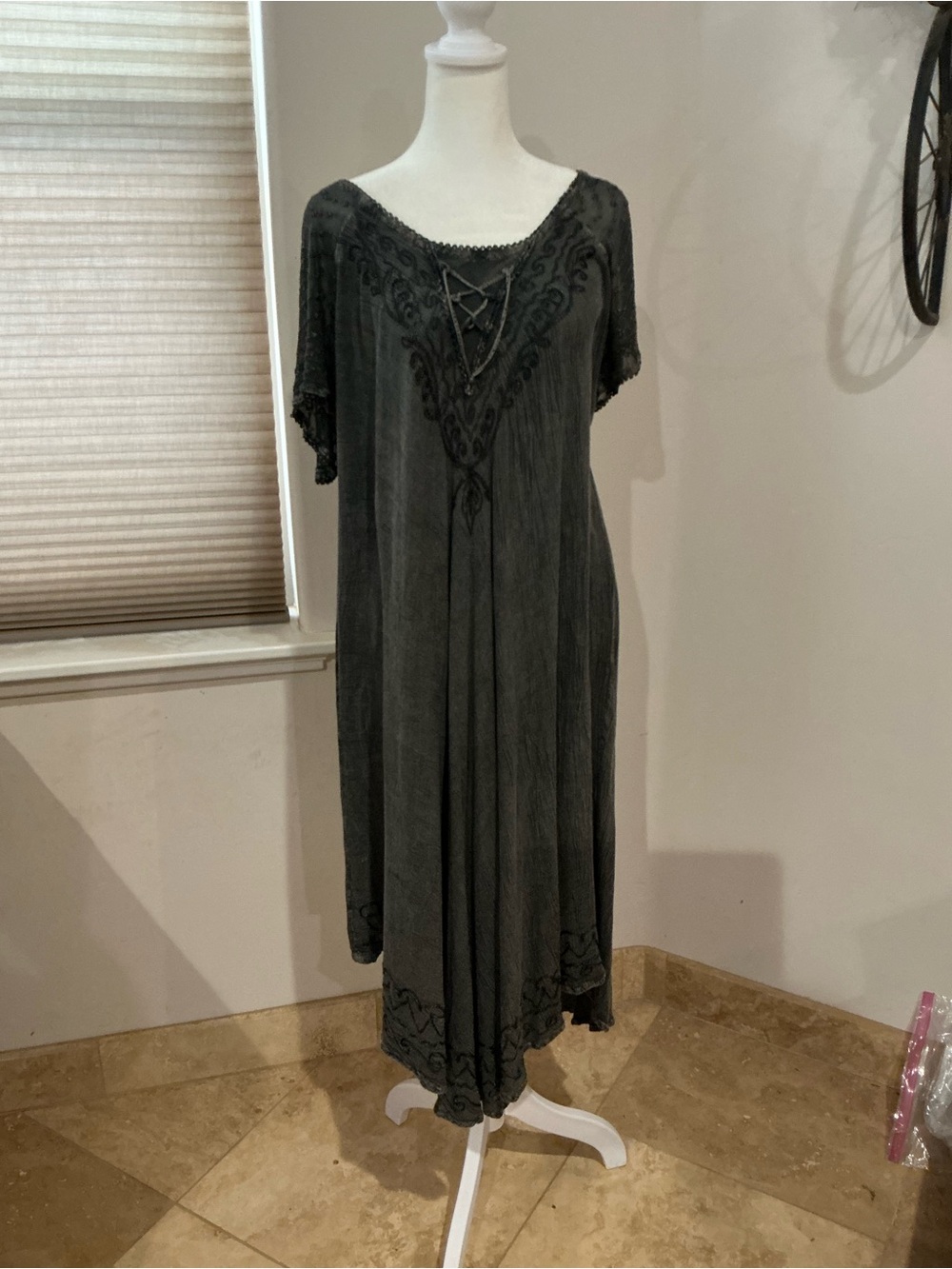 100% Rayon Embroidered Boho Midi Dress OS Fits L